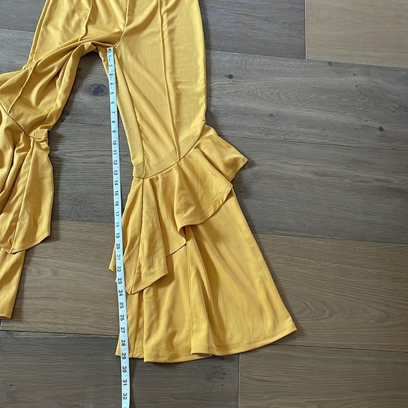 Super Fun Mustard Yellow Ruffle Bell Bottoms Size Medium - Picture 7 of 11